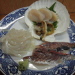 大洋食堂 - ホタテ、イカ、アジの刺身