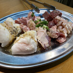 大阪焼肉・ホルモン ふたご - 一番人気の盛り合わせ