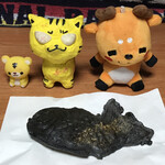 十勝あんこのサザエ - ブラック鯛焼き194円（税込）
