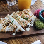 MUCHO MODERN MEXICANO - チキンケサディーヤ