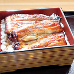 うなぎ 一富士 - 鰻は一尾半あります。