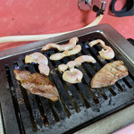 龍園 - タレセットを焼いている