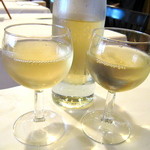 シェ・トト - 白をデカンタで