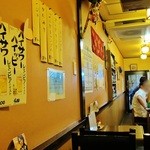 なな福 - 奥行きのある店内