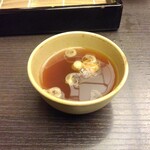 かんだやぶそば - ネギを浮かべて蕎麦湯を楽しみます