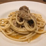 スガハラ - スパゲットーニ 岩手産ホロホロ鳥 香茸 サンマルツァーノトマトのラグー