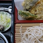 砂場 - 薬味にうずらの卵が！