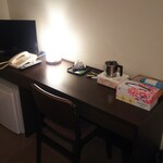 本荘ステーションホテル - 別館シングルAタイプ（デスク周りです）