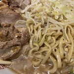 ラーメン二郎 - ラーメン小豚（800円）の麺アップ