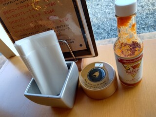 岡文吾商店 -  【2020.12.31(木)】テーブルにある調味料