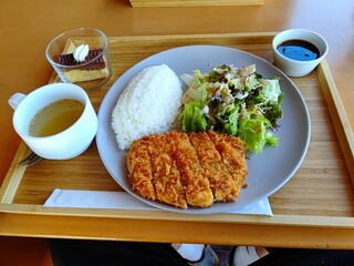 岡文吾商店 -  【2020.12.31(木)】ロースかつプレートランチ(並盛)780円