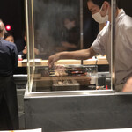 Kumano Yakitori - 紀州備長炭で低温焼き　焼き場