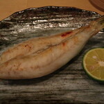 季節料理 よし野 - お通し（正才フグ一夜干し）