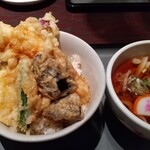 Waka Shachiya - 大エビと野菜の天丼とミニ麺セット