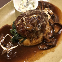 紅花別館 - 特製！和牛のハンバーグ　1650円
                    （肉汁あふれるハンバーグステーキ180g、スープ、ライスorパン）