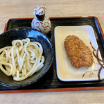 こだわり麺や - しょうゆうどん(小)¥290-
            ササミカツ¥130-
            醤油は専用のもの。