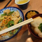 力餅 - きつね丼540円と、すましぞうに180円✨