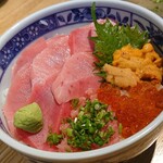 とろろ・海鮮料理 さんすい - 中とろ・うに・いくら丼　2,000円(別)