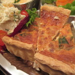 ジュイップ - ベーコンと舞茸のキッシュ、カズノコのクリームチーズ和え