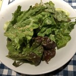 南欧田舎料理のお店タパス - ランチセットにはサラダが前菜でついてきます。