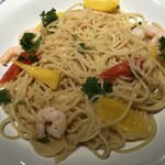 南欧田舎料理のお店タパス - 小海老とパプリカのハーブ風味のスパゲティ（980円＋大盛150円）