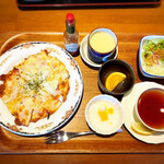 珈琲庭　桜 - ミックスピザのモーニング780円