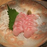 天然魚と七輪焼き 隠れ居酒屋 雑魚や - 明石産イサキ