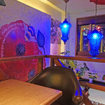 Rue Favart - ２F から見た階段上の照明