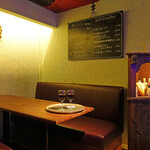 Rue Favart - ２F：奥のソファー