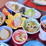 平尾屋 - そば御膳　小鉢、サラダ、果物