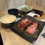 Yakiniku Meigetsu - ３種盛ランチ(上タン、ロース、カルビ)