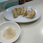 餃子菜苑 - 餃子、酢胡椒
