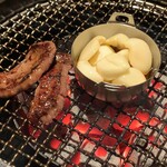 炭火焼肉 なかむら  - 焼風景