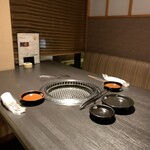 炭火焼肉 なかむら  - BOX席