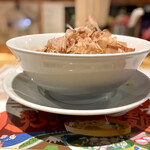 人類みな麺類 - 年越 紅  正面から