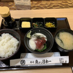 立喰寿司 魚がし日本一 - まぐろの山かけ定食   680円(税抜)