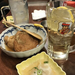 ます家 - おでん&ハイボール、水餃子はお通しです