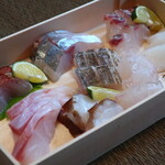 こころや - 石鯛、金目鯛炙り、地だこ、平目、太刀魚炙り、鯵、赤いか、真鯛焼霜造り