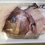 魚康 - 鯛のアラ(税込200円)
