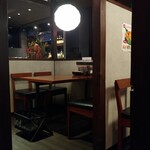 27区 - 店内　テーブル席