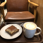 Starbucks Coffee - 『クラシックティラミス¥460』
                        『スターバックスラテ¥420』