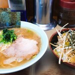 ラーメン壱六家 - ラーメン並 ￥700  小ネギ丼 ￥250