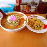 ラーメンさんぱち - ハーフ味噌ラーメンとミニチャーハン