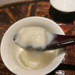 茶禅華 - 温かい杏仁豆腐