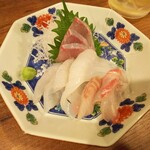 金町製麺 - 刺身盛（烏賊、真鯛、カンパチ、コチ）
