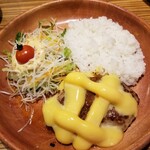 びっくりドンキー - チーズバーグディッシュ150g(小盛) 718円 +チーズ 150円