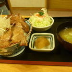 エゴマ豚焼肉丼＠800円