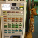 入り口の食券機で食券を買うシステム