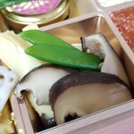 馳走 啐啄一十  - (09)くぬぎ原木椎茸(岡山県美作産)
      (10)朝堀り筍(鹿児島県阿久根産・初物)
      (11)さやえんどう