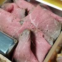 馳走 啐啄一十  - (17)炭火焼き榊山牛のローストビーフ(未経産雌牛、広島県熊野産、32ヶ月以上の長期生体熟成)